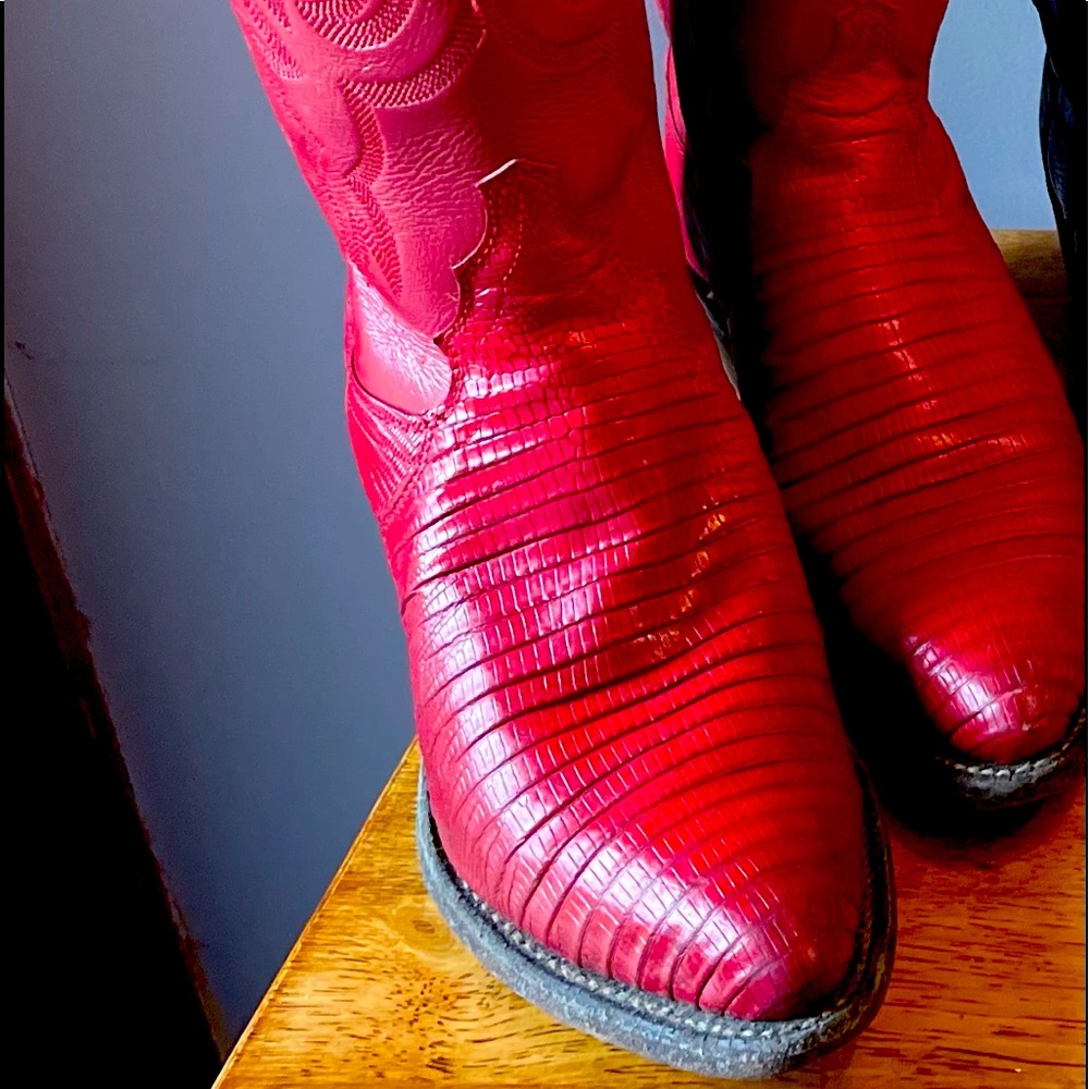 Vintage.  Circa 1992.  Size 5 Justin Boots